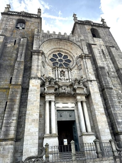 08-0100-porto-se-cathedral-exterior
